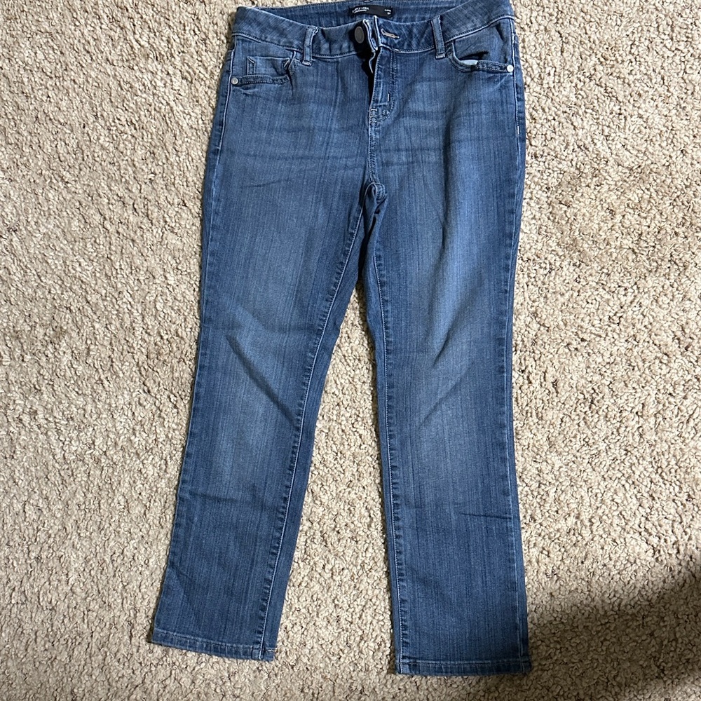 Simply Vera Vera Wang Light Blue Denim Capris size 6 petite